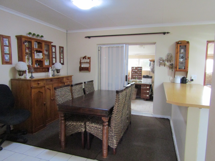 8 Bedroom Property for Sale in Wavecrest Eastern Cape